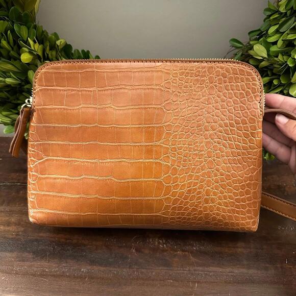 Altar’d State Fern Crossbody Bag - Picture 4 of 6